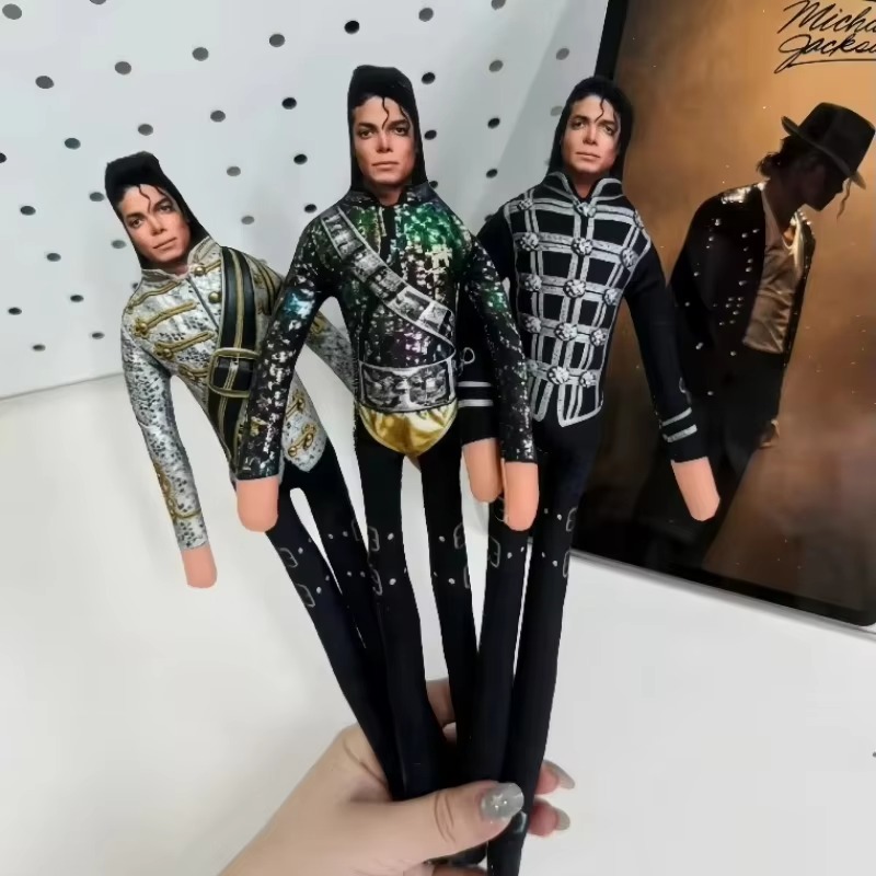 Boneca de Pelúcia de Novo Esti - Cosplay Props avaliação e preço